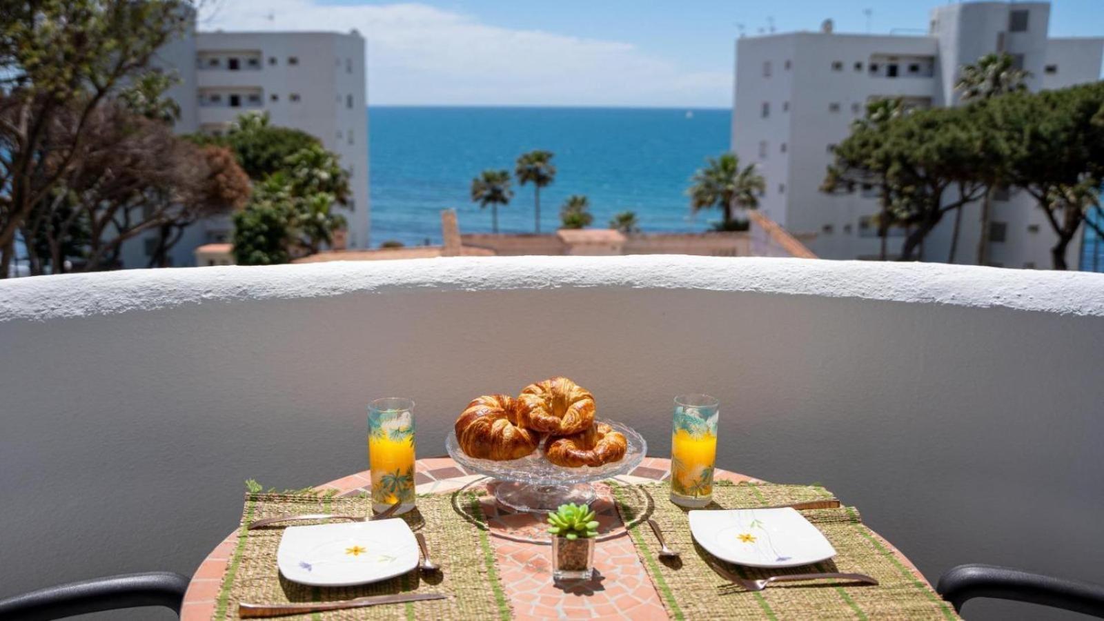 Beachfront Apartment In Calahonda MIJAS COSTA Zewnętrze zdjęcie