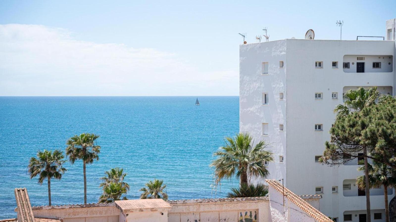 Beachfront Apartment In Calahonda MIJAS COSTA Zewnętrze zdjęcie